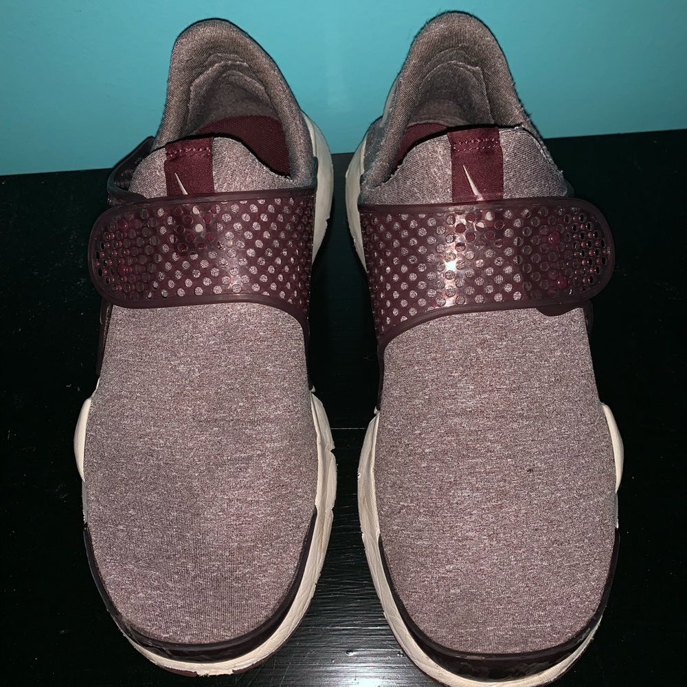 Nike sock dart SE ‘night maroon’ shoes